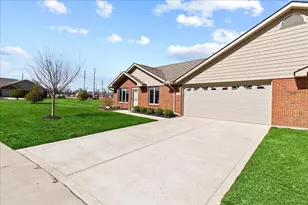 890 Autumn Chase Ln, Marysville, OH 43040 - Photo 2