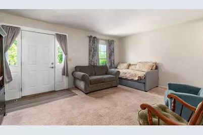 575 Dlyn Street, Columbus, OH 43228 - Photo 2