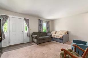 575 Dlyn St, Columbus, OH 43228 - Photo 2