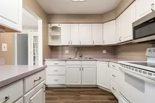575 Dlyn St, Columbus, OH 43228 - Photo 8