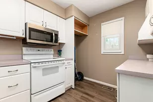 575 Dlyn St, Columbus, OH 43228 - Photo 6