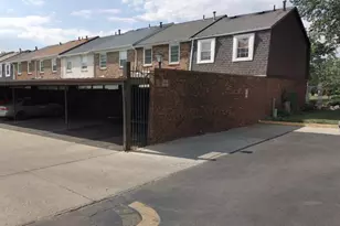 575 Dlyn St, Columbus, OH 43228 - Photo 2