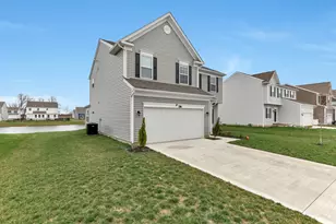 39 Thoreau Dr, Ashville, OH 43103 - Photo 4