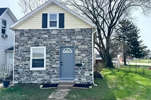 207 E Mill St, Circleville, OH 43113 - Photo 1