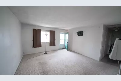 426 Moore Avenue, Bellevue, OH 44811 - Photo 4