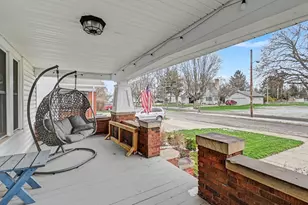 1027 Rogers St, Bucyrus, OH 44820 - Photo 2