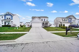 1535 Dickson Dr, Marysville, OH 43040 - Photo 2