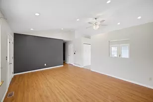 647 Greenbriar Cir, Howard, OH 43028 - Photo 8