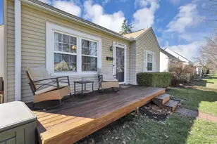 327 E Jeffrey Pl, Columbus, OH 43214 - Photo 8