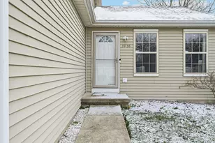 3936 Highland Bluff Dr, Groveport, OH 43125 - Photo 2