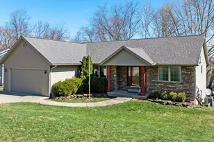 898 Country Club Dr, Howard, OH 43028 - Photo 2