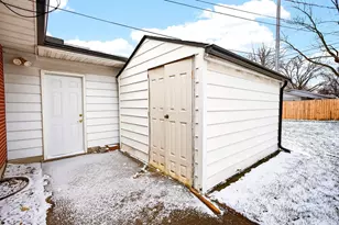 6137 Ambleside Dr, Columbus, OH 43229 - Photo 62