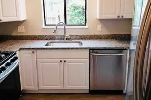 86 Stornoway Dr W, Columbus, OH 43213 - Photo 1