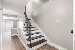 2341 Woodbrook Cir N, Columbus, OH 43223 - Photo 2