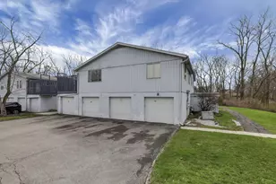 703 Cherry Hollow Rd, Columbus, OH 43228 - Photo 18
