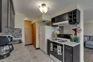 703 Cherry Hollow Rd, Columbus, OH 43228 - Photo 12