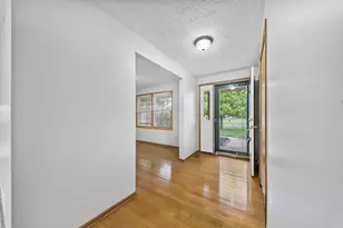 298 Kensington Ct, London, OH 43140 - Photo 2