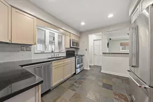 2630 Brandon Rd, Columbus, OH 43221 - Photo 2