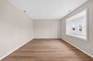 5882 Starcrest Dr, Galloway, OH 43119 - Photo 2