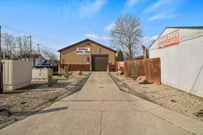 10537 Columbus Street, Middleburg, OH 43336 - Photo 4