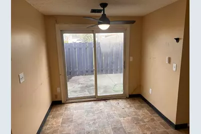 660 Cherry Hollow Road #E, Columbus, OH 43228 - Photo 4