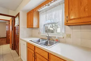 5575 Karl Rd, Columbus, OH 43229 - Photo 8