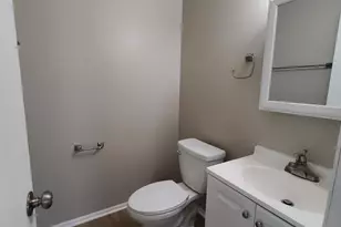 2637 Four Seasons Dr, Columbus, OH 43207 - Photo 8