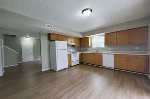 2637 Four Seasons Dr, Columbus, OH 43207 - Photo 10