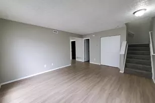 2637 Four Seasons Dr, Columbus, OH 43207 - Photo 6