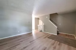 2719 Four Seasons Dr, Columbus, OH 43207 - Photo 4