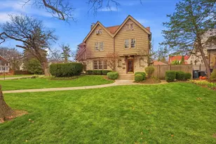 2448 Sherwood Rd, Columbus, OH 43209 - Photo 2