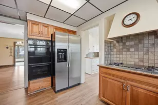 2448 Sherwood Rd, Columbus, OH 43209 - Photo 22