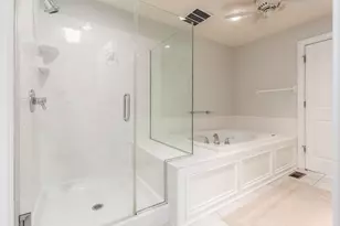 2150 Lane Woods Dr, Columbus, OH 43221 - Photo 24