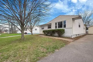 5294 Eisenhower Rd, Columbus, OH 43229 - Photo 4