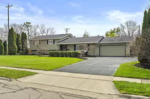 2411 Sheringham Rd, Upper Arlington, OH 43220 - Photo 4