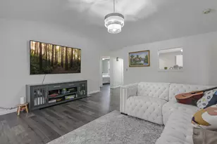 384 Sandburr Dr, Columbus, OH 43230 - Photo 4