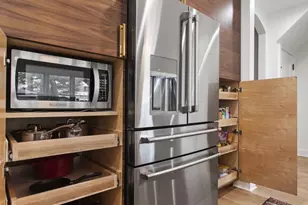 2564 Sherwood Rd, Columbus, OH 43209 - Photo 18