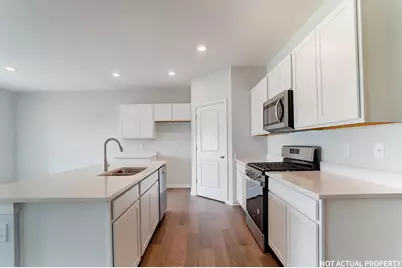 1049 Sherwood Loop, Bellefontaine, OH 43311 - Photo 4