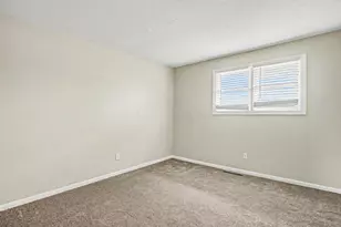 858 Higbee Dr S, Columbus, OH 43207 - Photo 8