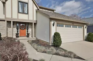 336 Brownsfell Dr, Columbus, OH 43235 - Photo 2