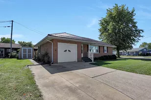 325 W Liberty St, Bucyrus, OH 44820 - Photo 2