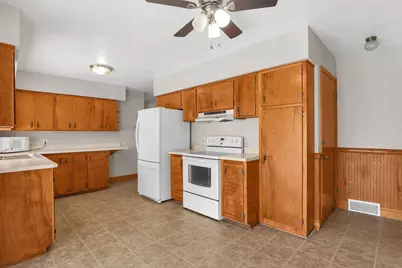 325 W Liberty Street, Bucyrus, OH 44820 - Photo 6