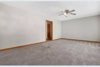 325 W Liberty Street, Bucyrus, OH 44820 - Photo 4