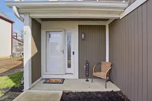 902-904 Bluffway Dr, Columbus, OH 43235 - Photo 4