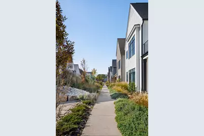 2402 Quarry Trails Drive, Columbus, OH 43228 - Photo 6