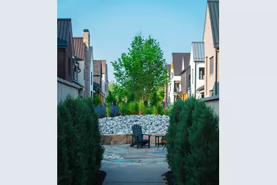 2402 Quarry Trails Drive, Columbus, OH 43228 - Photo 4