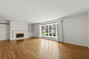 242 W New England Ave, Columbus, OH 43085 - Photo 8