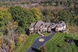 1403 Riverwood Ln, Powell, OH 43065 - Photo 2