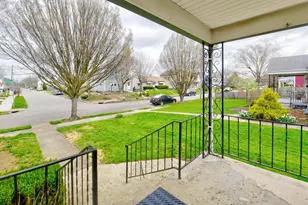 655 E Mithoff St, Columbus, OH 43206 - Photo 2