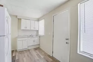 1037-1039 S James Rd, Columbus, OH 43227 - Photo 16